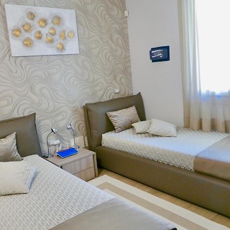 Phoenix Garda Hills Сирмионе Экстерьер фото