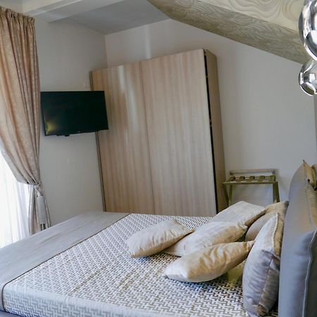 Phoenix Garda Hills Сирмионе Экстерьер фото