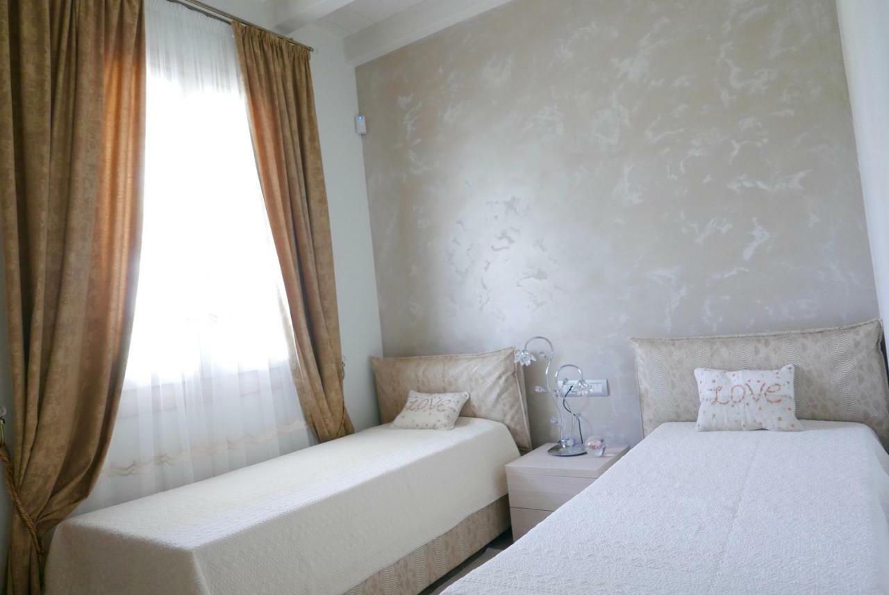 Phoenix Garda Hills Сирмионе Экстерьер фото